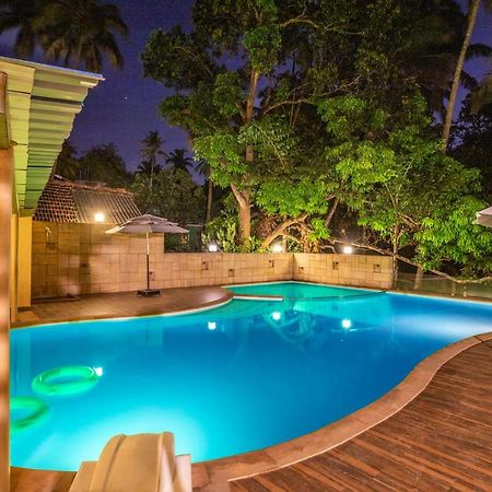 Coco Goa Hotel Arpora Ngoại thất bức ảnh