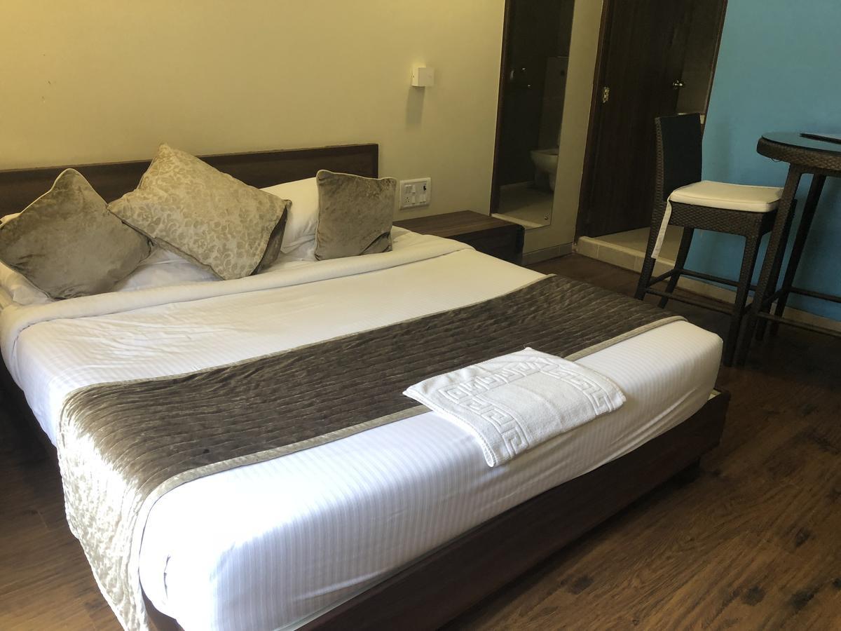 Coco Goa Hotel Arpora Ngoại thất bức ảnh