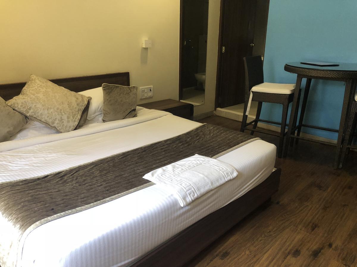 Coco Goa Hotel Arpora Ngoại thất bức ảnh