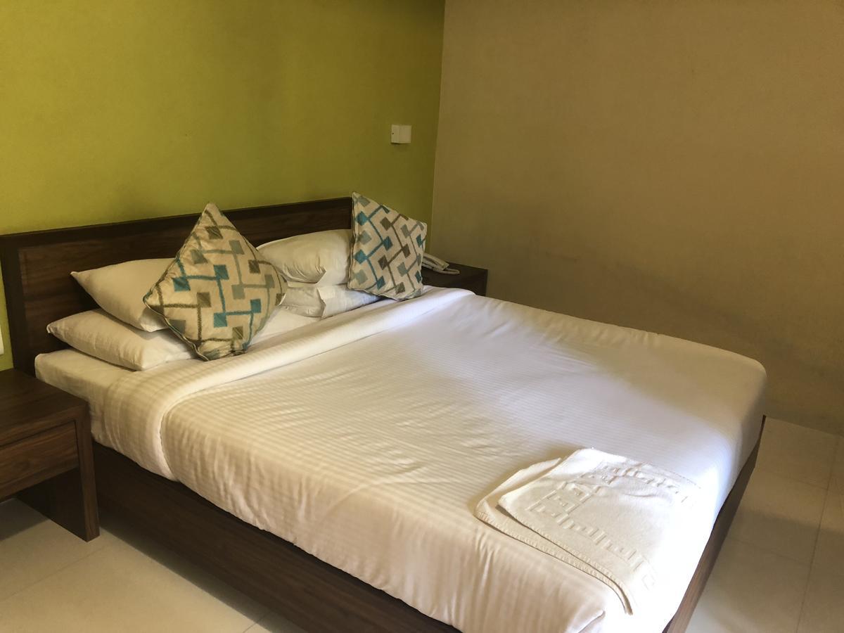 Coco Goa Hotel Arpora Ngoại thất bức ảnh