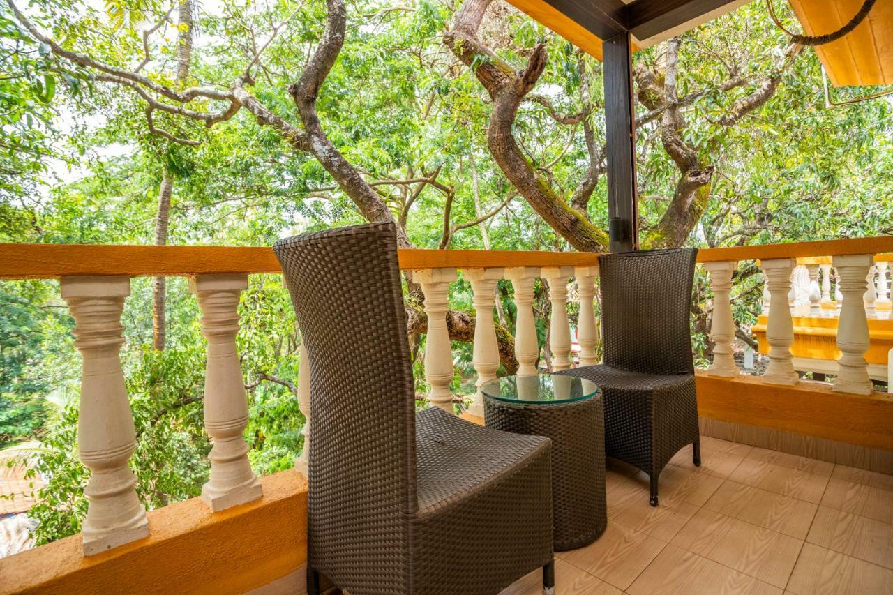 Coco Goa Hotel Arpora Ngoại thất bức ảnh