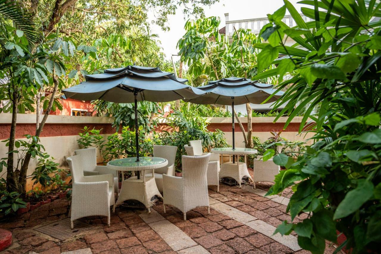 Coco Goa Hotel Arpora Ngoại thất bức ảnh