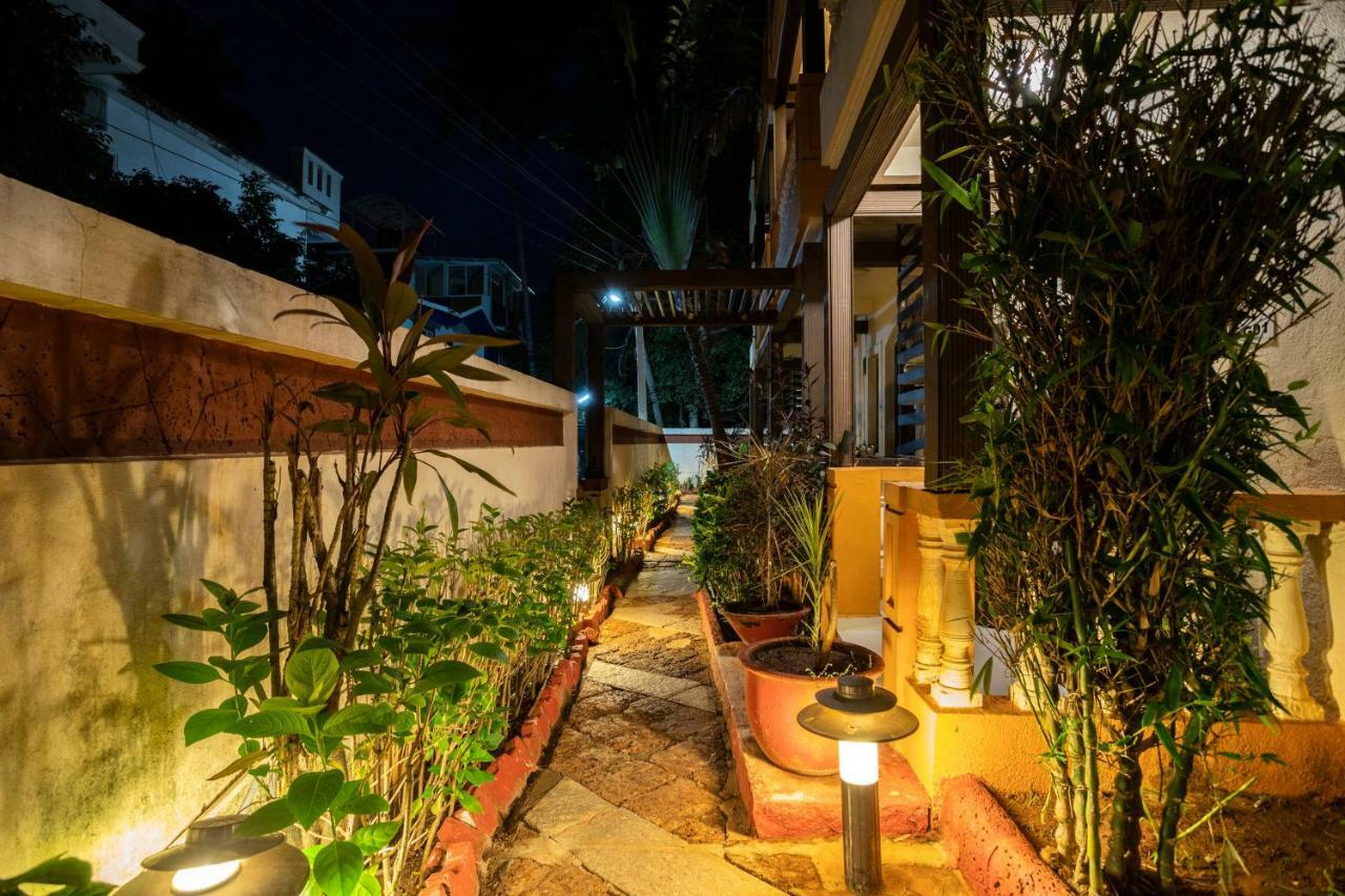Coco Goa Hotel Arpora Ngoại thất bức ảnh