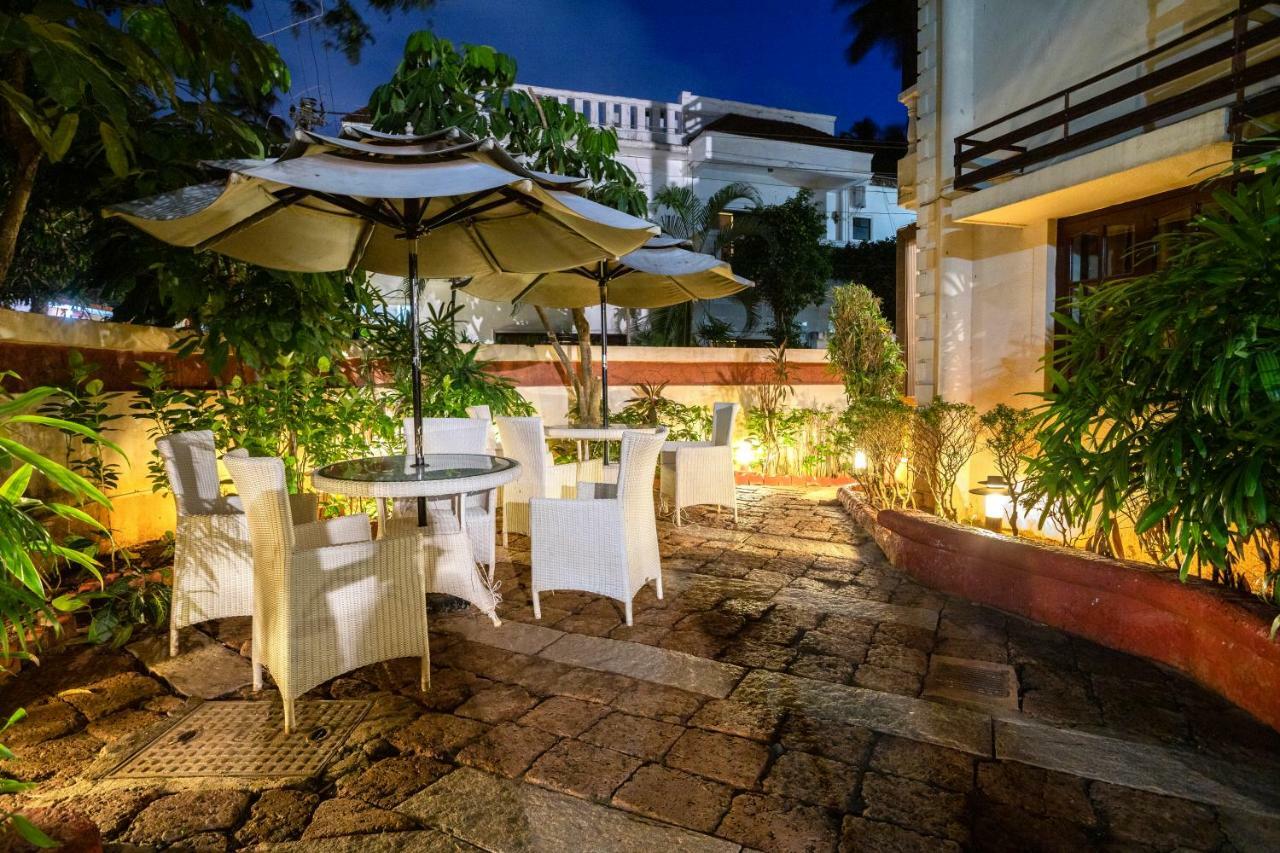Coco Goa Hotel Arpora Ngoại thất bức ảnh